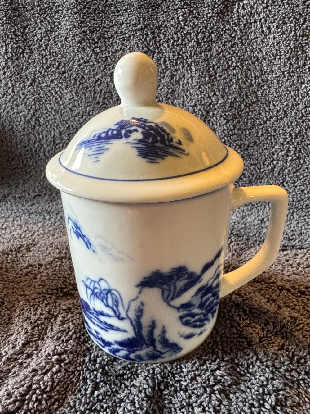 Chinese Blue and White Porcelain Lidded Steeper Mug - Landscape Scenic Design